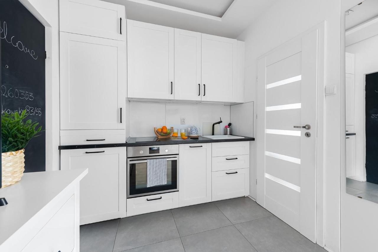 ורשה Marszalkowska 83 - Bezplatny Parking - Free Parking - W Pelni Wyposazona Kuchnia - 500M Do Dworca Centralnego - Okna Od Strony Dziedzinca - Wifi - Smart Tv מראה חיצוני תמונה